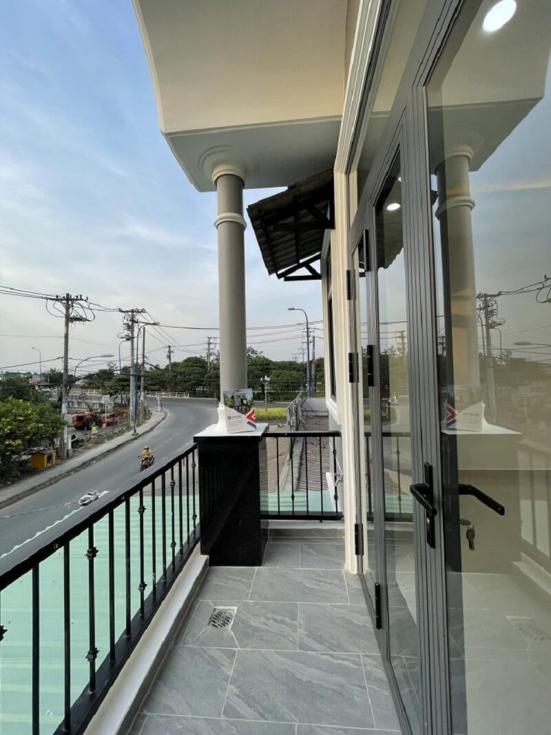 Lan can sắt mặt tiền đẹp