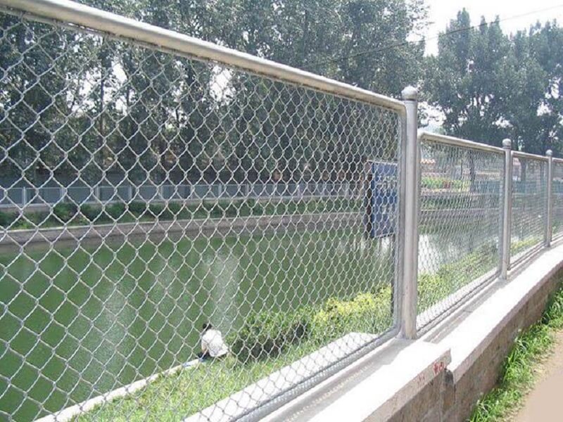 Gia cố và làm hàng rào