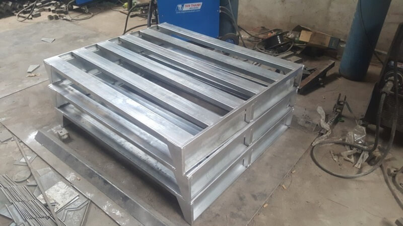 Pallet sắt